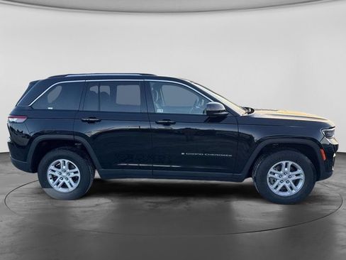 Used 2023 Jeep Grand Cherokee Laredo AWD/4WD image 2
