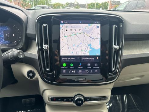 Used 2023 Volvo XC40 B5 Plus w/ Protection Package Premier AWD/4WD image 17