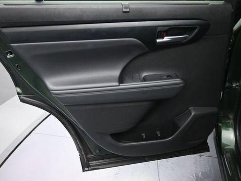 Used 2025 Toyota Highlander XLE AWD/4WD image 19