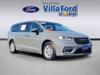 Used 2023 Chrysler Pacifica Touring-L