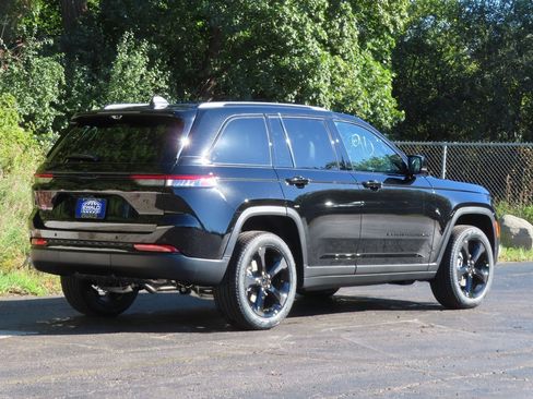 New 2025 Jeep Grand Cherokee Limited w/ Luxury Tech Group II image 3