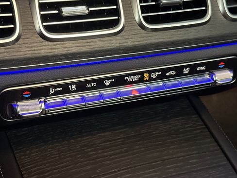 Certified 2025 Mercedes-Benz GLS 580 4MATIC image 23