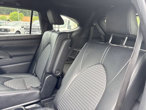 Certified 2024 Toyota Highlander XSE FWD image 20