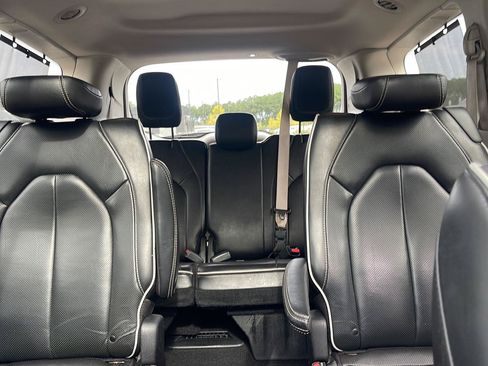 Used 2022 Chrysler Pacifica Limited FWD image 31