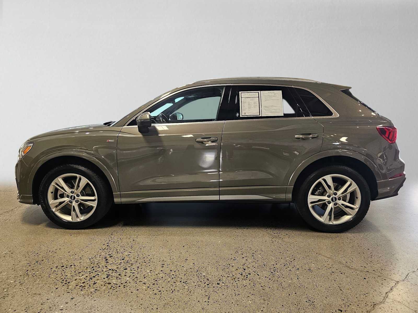 Used 2024 Audi Q3 2.0T Premium w/ Convenience Package AWD/4WD image 6