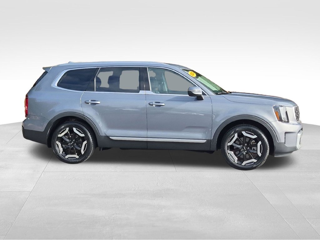 Used 2023 Kia Telluride S FWD image 5