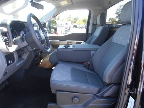 Used 2025 Ford F550 2WD Regular Cab Super Duty image 3