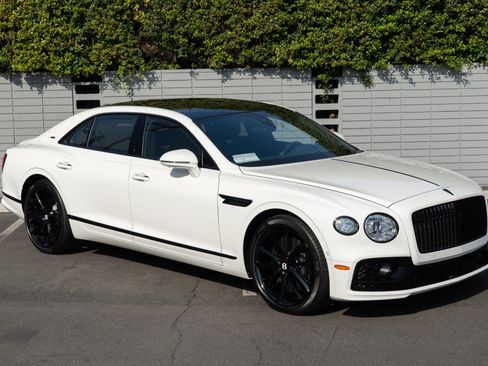 Used 2024 Bentley Flying Spur V8 image 11