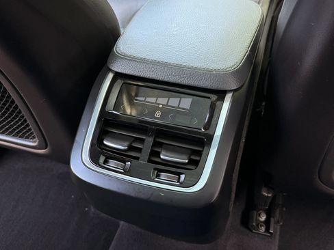 Used 2020 Volvo XC90 T6 Momentum AWD/4WD image 15