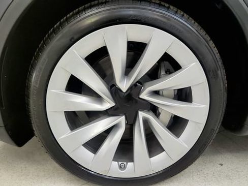 Used 2026 Tesla Model Y Long Range RWD image 98