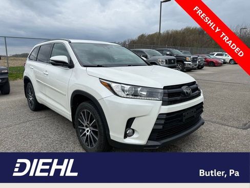 Used 2018 Toyota Highlander SE image 1