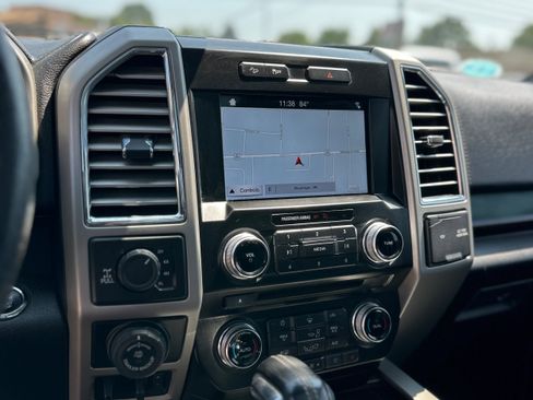 Used 2016 Ford F150 Lariat w/ Equipment Group 502A Luxury AWD/4WD image 13