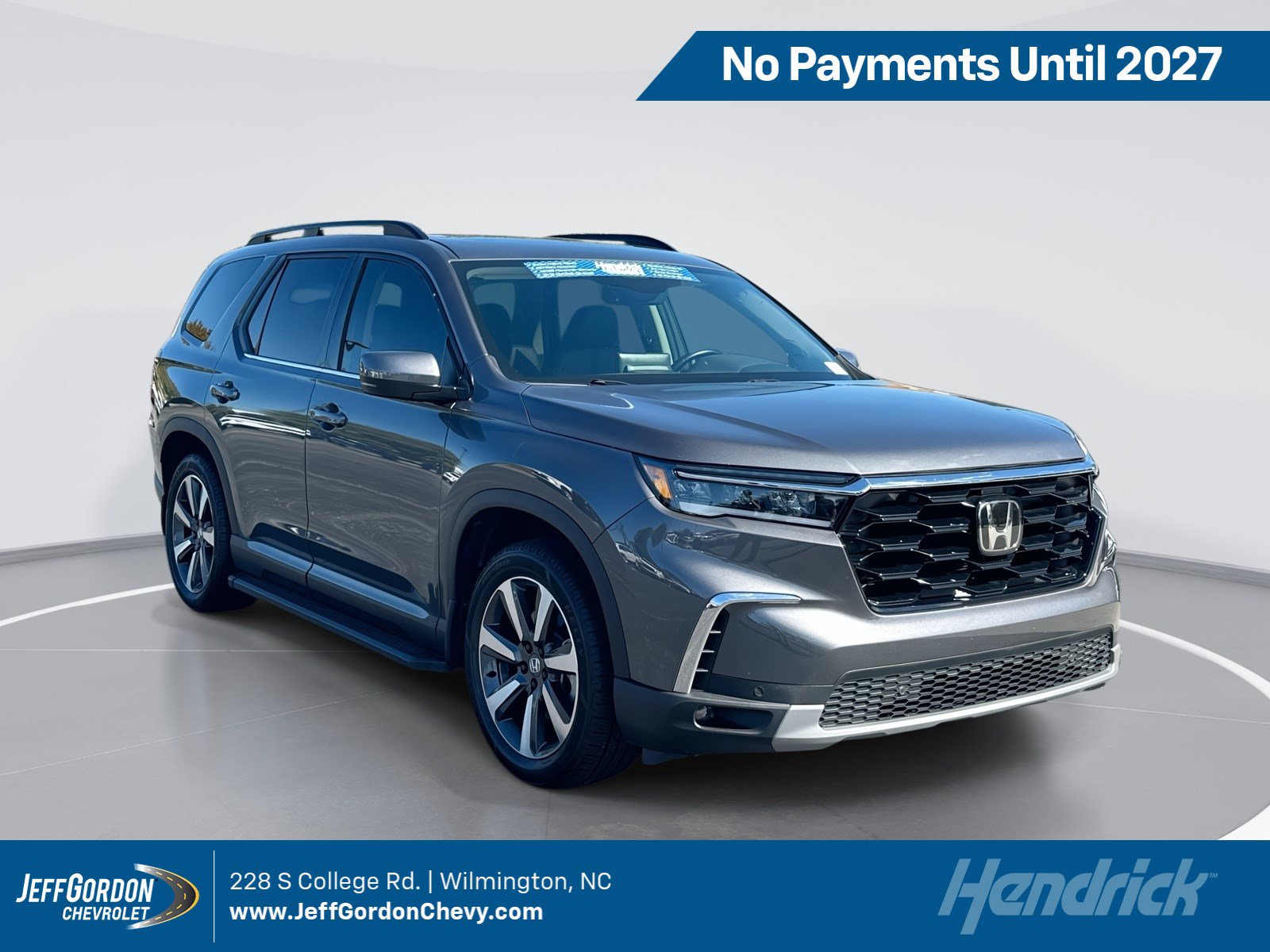 Used 2025 Honda Pilot Touring image 1