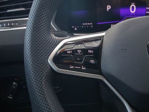 Used 2024 Volkswagen Tiguan SE R-Line image 25