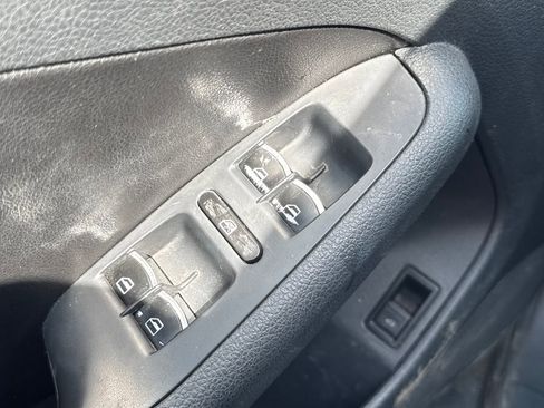 Used 2013 Volkswagen Jetta SE FWD image 4