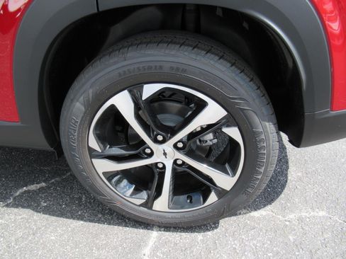New 2026 Chevrolet Trax RS w/ Sunroof Package FWD image 8