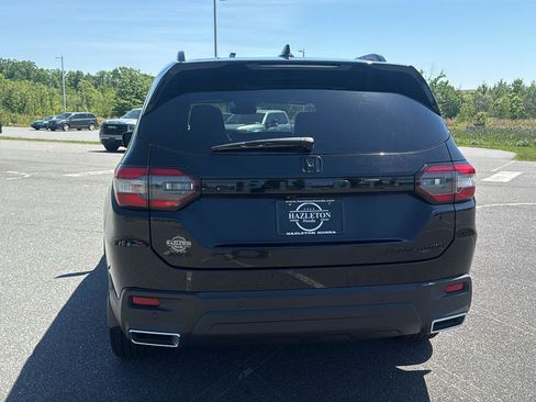 Certified 2025 Honda Pilot Black Edition image 8