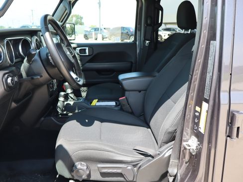 Used 2021 Jeep Wrangler Unlimited Sahara w/ LED Lighting Group AWD/4WD image 9