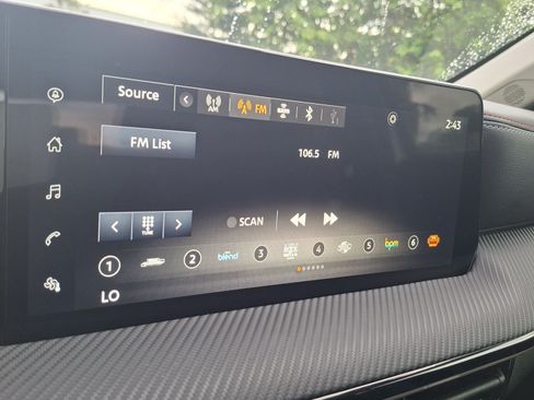 Certified 2025 Nissan Kicks SR FWD image 14