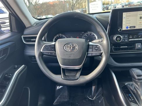 Used 2023 Toyota Highlander L image 16