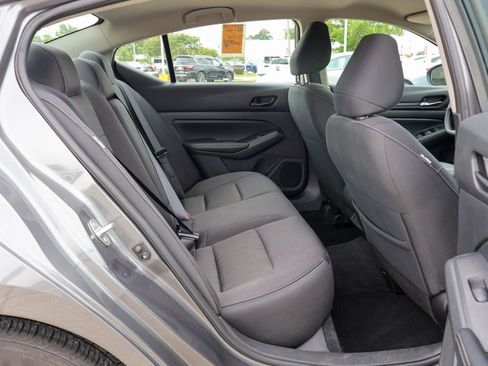Used 2025 Nissan Altima 2.5 SV FWD image 10