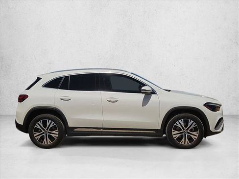 Used 2025 Mercedes-Benz GLA 250 4MATIC image 4