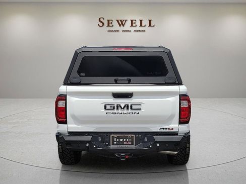 Used 2026 GMC Canyon AT4 w/ AT4 Premium Package AWD/4WD image 4