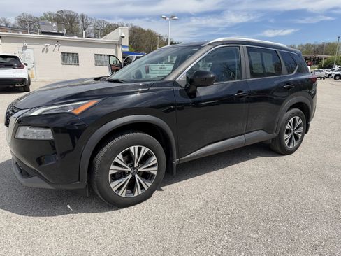 Used 2023 Nissan Rogue SV w/ SV Premium B Package image 3