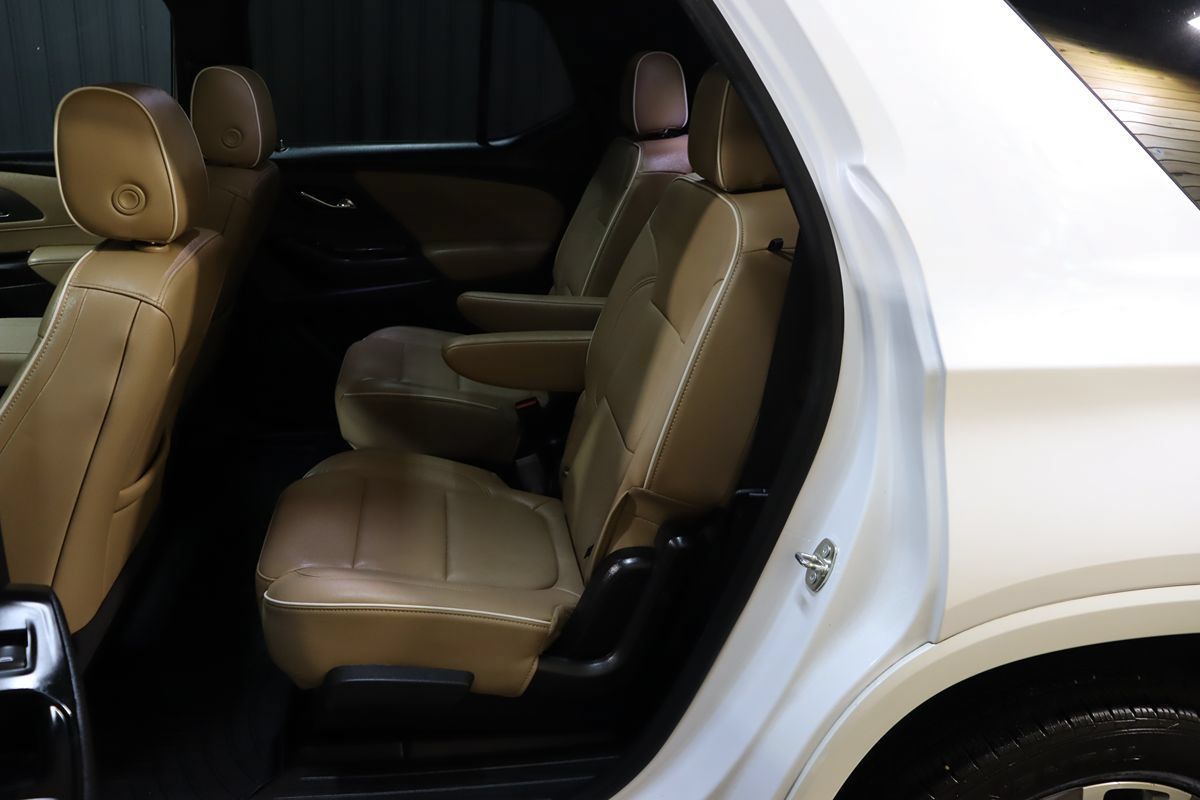 Used 2023 Chevrolet Traverse Premier FWD image 57