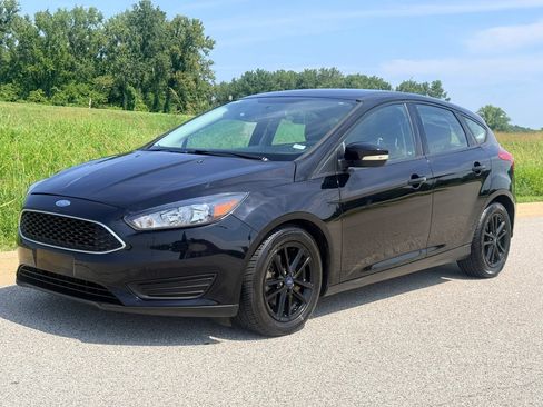 Used 2017 Ford Focus SE FWD image 9