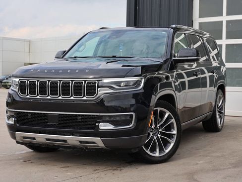 Used 2022 Jeep Wagoneer Series III w/ Premium Group I image 3