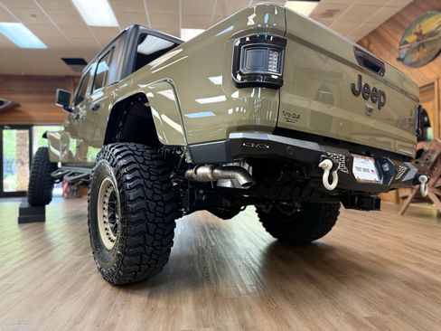 New 2025 Jeep Gladiator Willys image 11