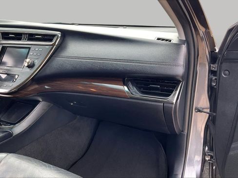 Used 2014 Toyota Avalon Limited w/ Technology Package FWD image 19