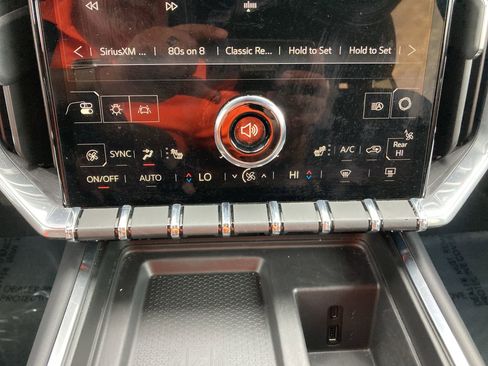 Used 2025 GMC Acadia Elevation image 17