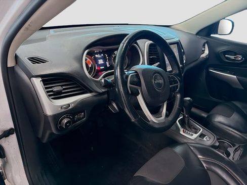 Used 2018 Jeep Cherokee Latitude Plus w/ Cold Weather Group image 29