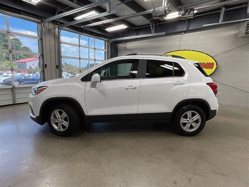 Used 2020 Chevrolet Trax LT AWD/4WD image 2
