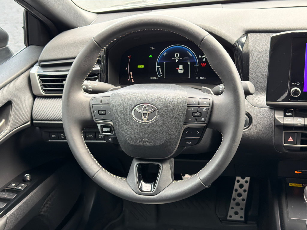 Used 2025 Toyota Camry SE FWD image 28