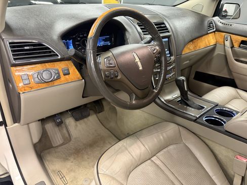Used 2013 Lincoln MKX FWD image 7