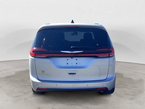 New 2026 Chrysler Pacifica Select image 5