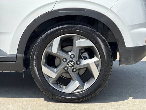 Used 2025 Hyundai Venue SEL FWD image 27