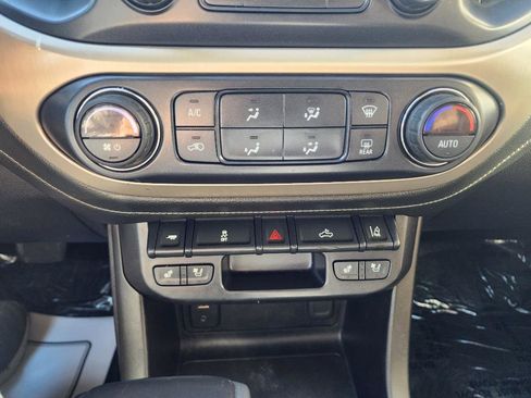 Used 2017 GMC Canyon Denali image 17