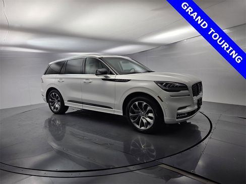 Used 2021 Lincoln Aviator Grand Touring w/ Elements Package Plus image 2