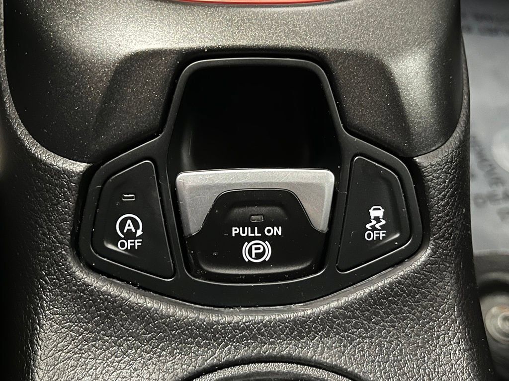 Used 2019 Jeep Compass Trailhawk w/ Leather Interior Group AWD/4WD image 13