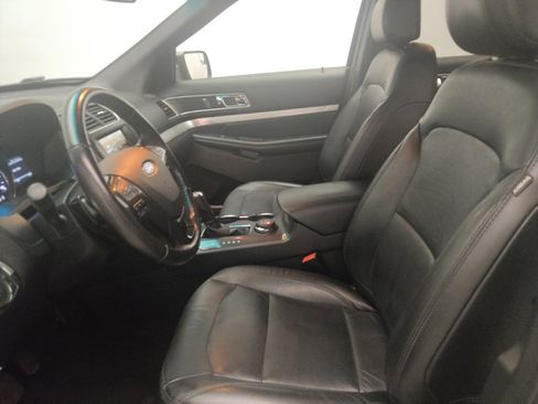 Used 2016 Ford Explorer XLT w/ Equipment Group 202A AWD/4WD image 17