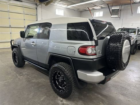 Used 2012 Toyota FJ Cruiser 4WD w/ Convenience Pkg image 4