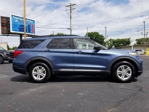Used 2020 Ford Explorer XLT w/ Equipment Group 202A AWD/4WD image 4