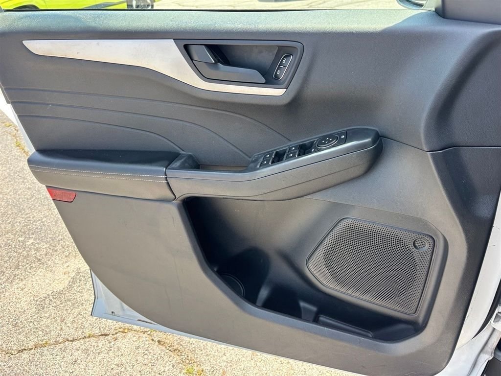 Used 2022 Ford Escape SE w/ Cold Weather Package FWD image 12