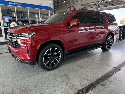 Used 2022 Chevrolet Suburban RST w/ Sport Performance Package image 4