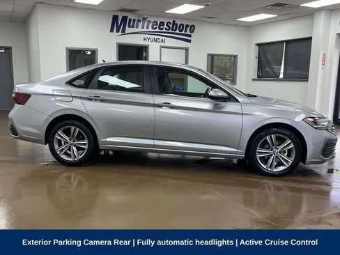 Used 2024 Volkswagen Jetta SE FWD image 4