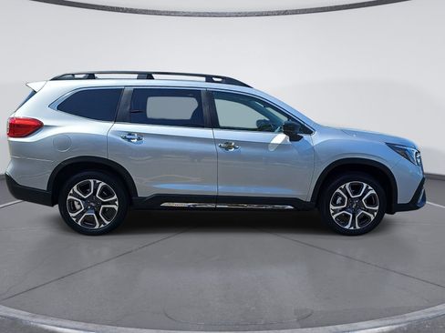 Used 2025 Subaru Ascent Touring AWD/4WD image 2